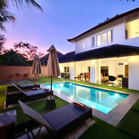 Villa Julia | Heart Of Seminyak | 350M Beach Εξωτερικό φωτογραφία
