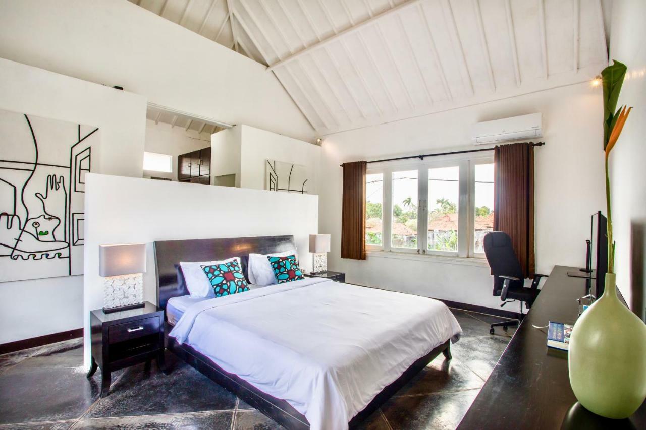 Villa Julia | Heart Of Seminyak | 350M Beach Εξωτερικό φωτογραφία